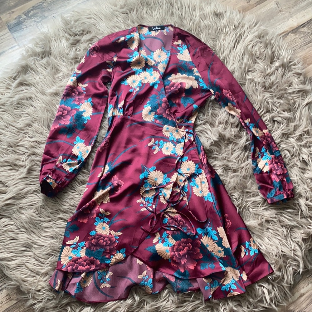 Beautiful Lulus floral wrap dress